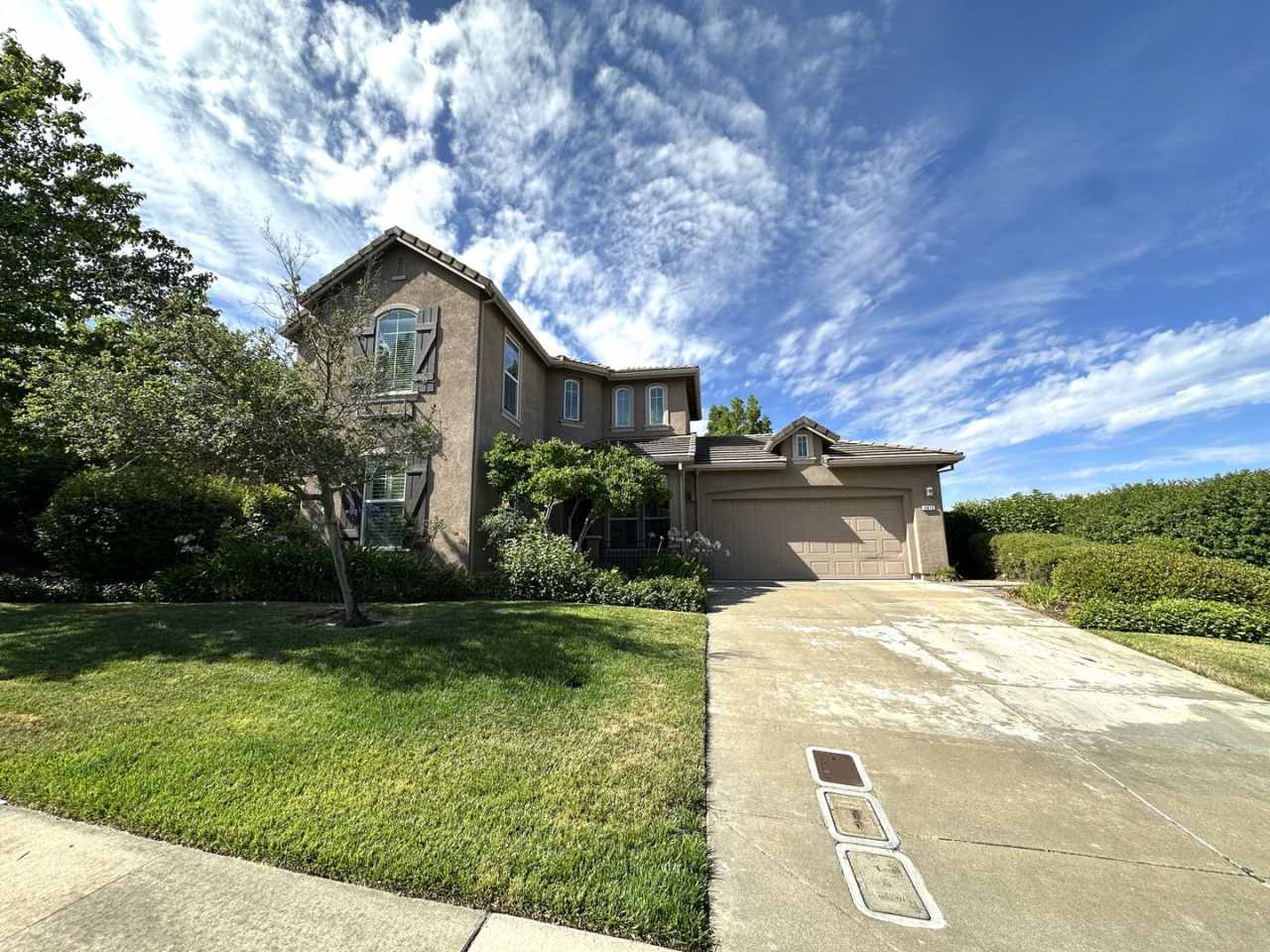 Spacious El Dorado Hills 5bd/3.5ba Home with 3 Car Garage