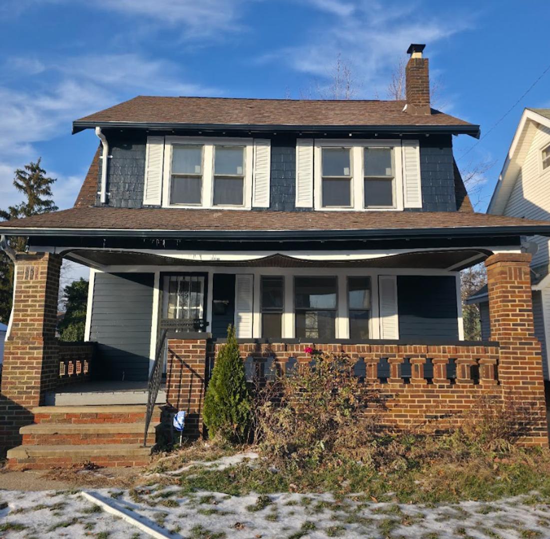 Single Family Home 3 beds 2 bath Available Now!