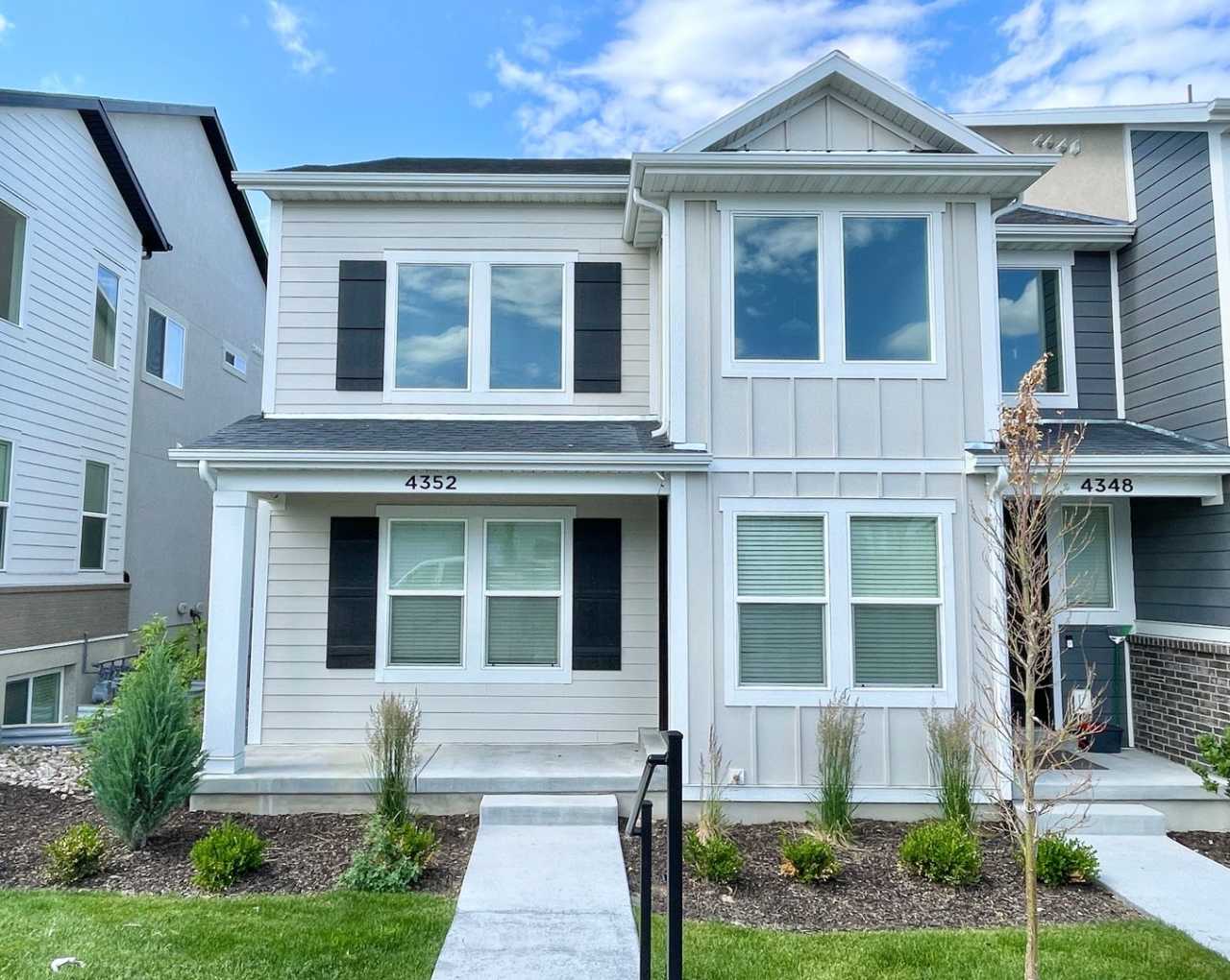 Sleek Townhome at Mountain Ridge!