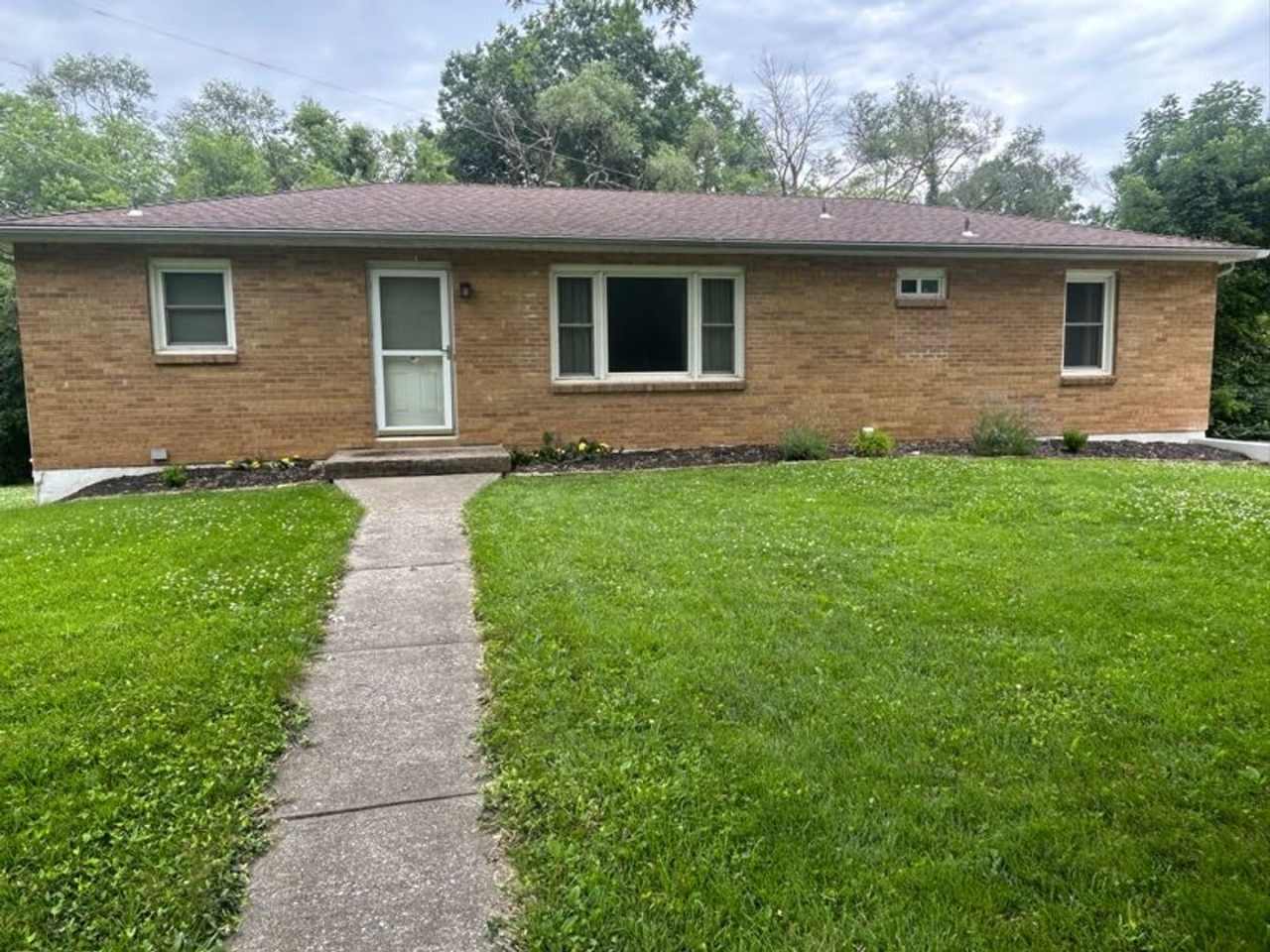 ASK about the MOVE IN SPECIAL! NO DEPOSIT! ! Beautiful 4 Bedroom Home in North KC