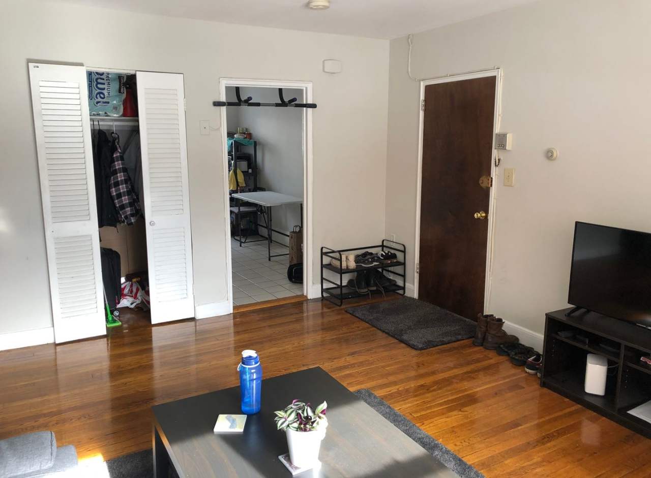 2Br/1Bth, Available Sep. 1, 2026. Great for a rommate students. MUST SEE!!