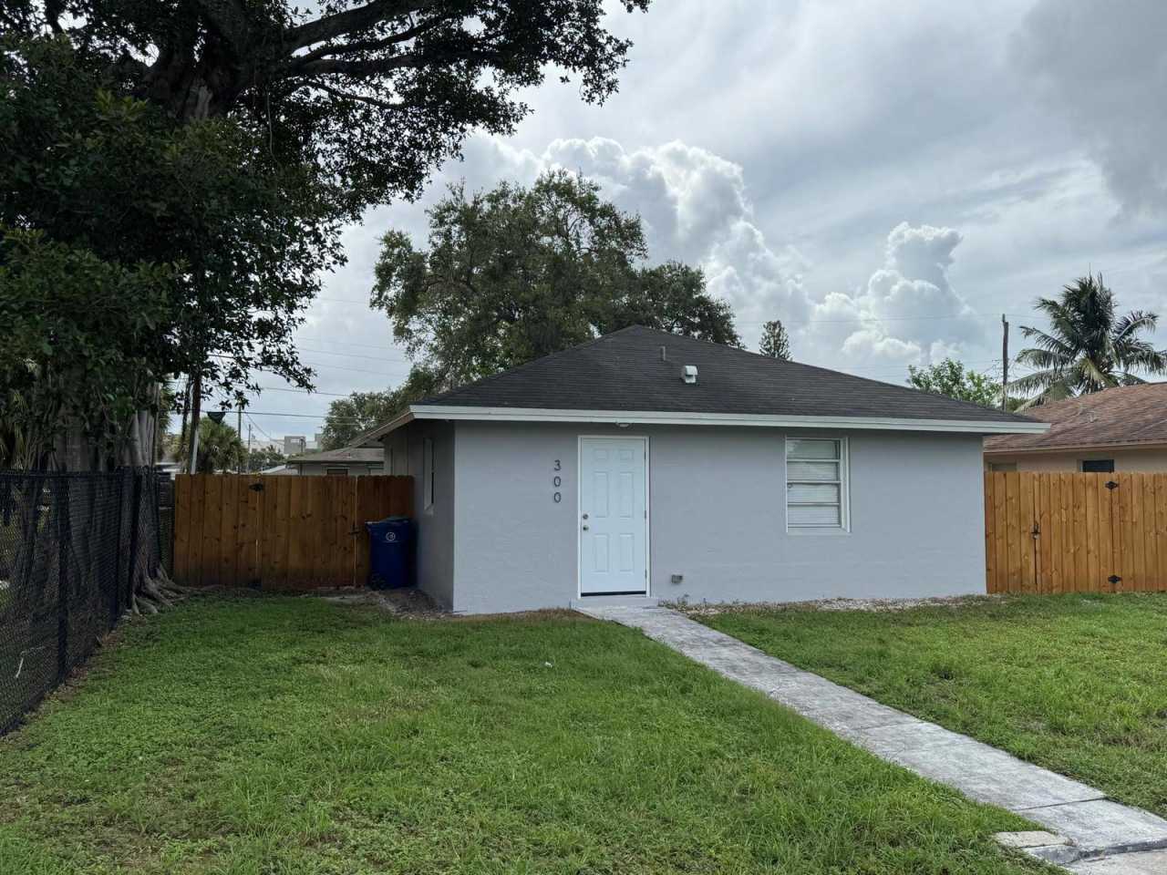 300 Northwest 28th Way