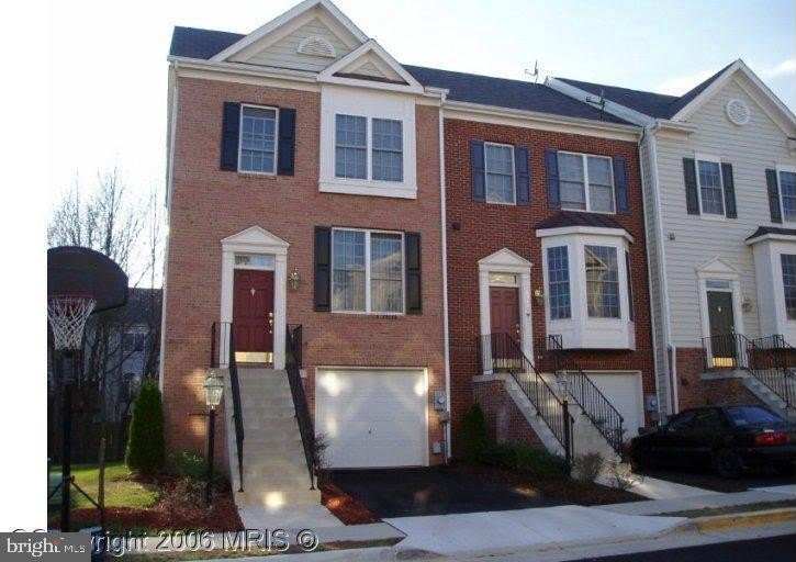 7574 GREAT SWAN COURT