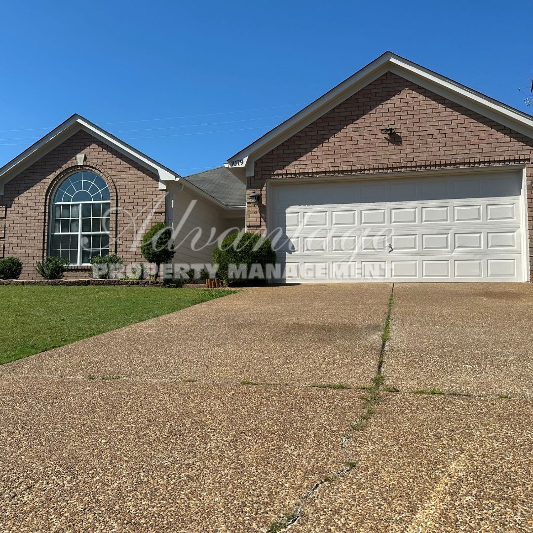 Spacious Cordova Home-- Move in READY
