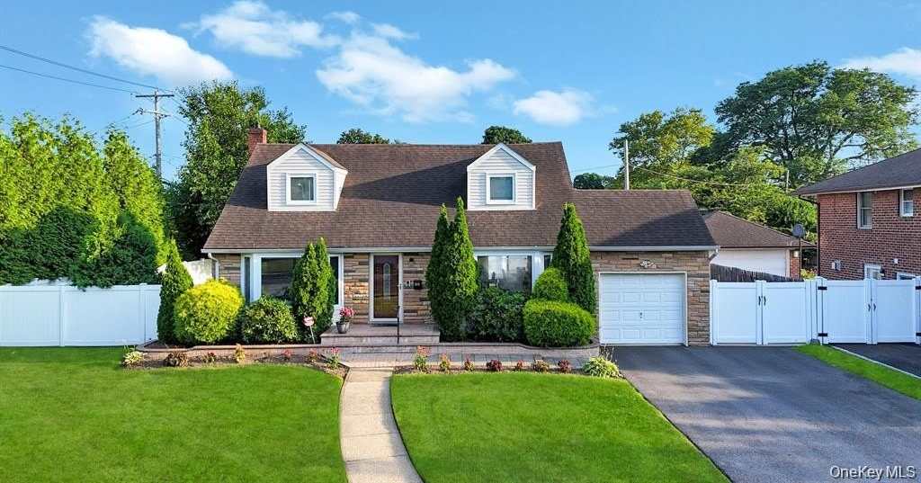 316 S Oyster Bay Road