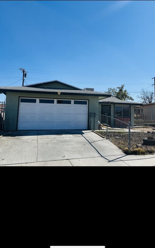 3 Bedroom 1 Bathroom Home!