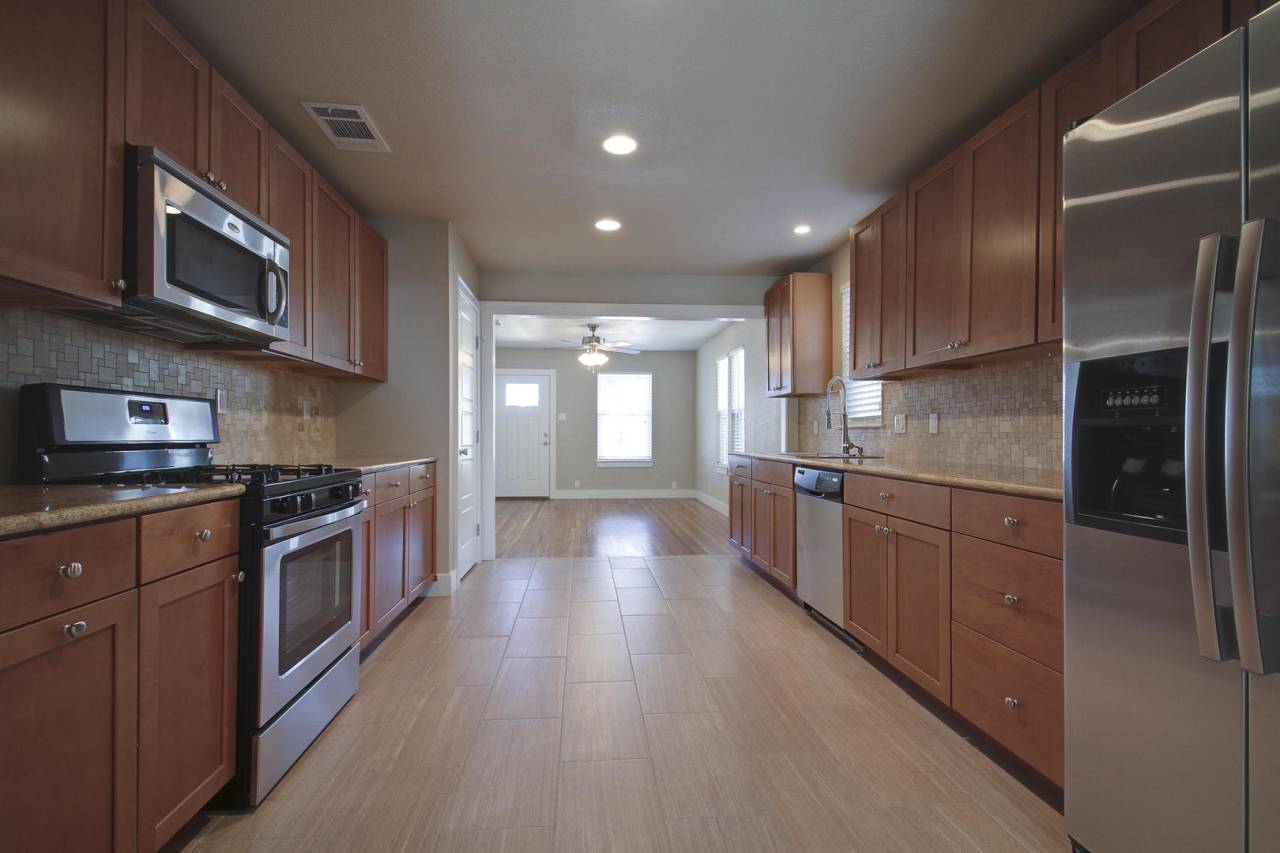 UT PRE-LEASE: Newly Remodeled West Campus Home , 6 bed / 3 bath, short walk/bike to UT campus