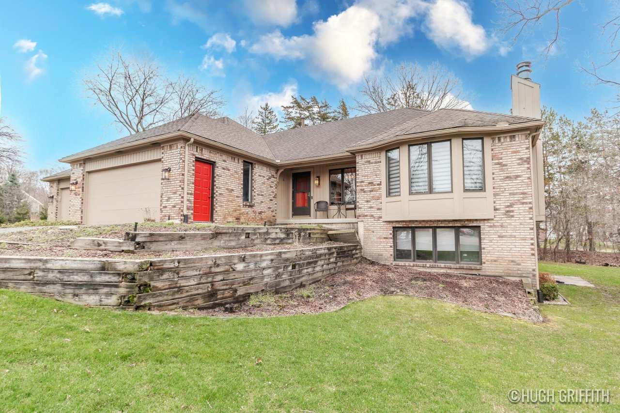 2376 Bob White Court SE