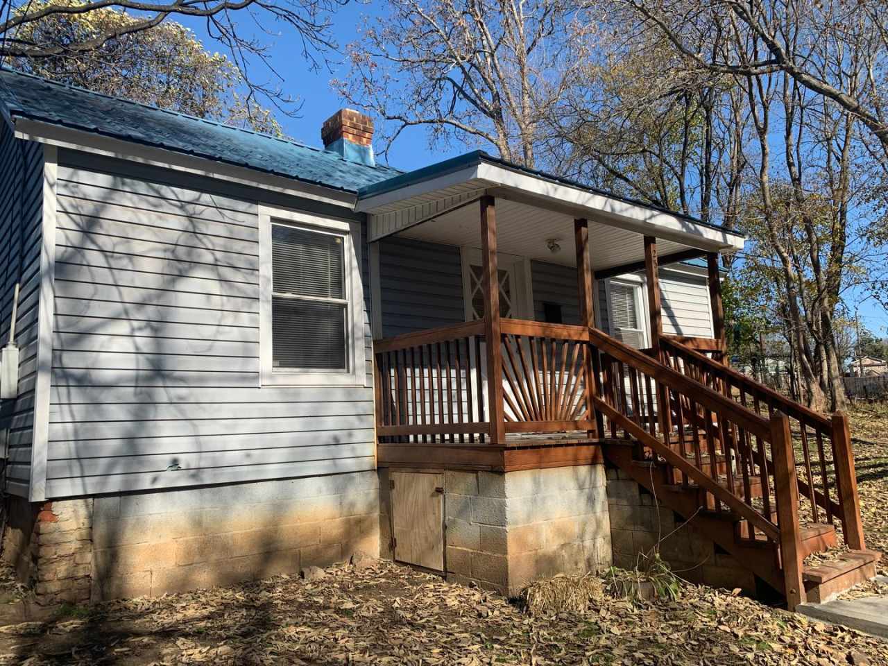 One Level House off Campbell Avenue