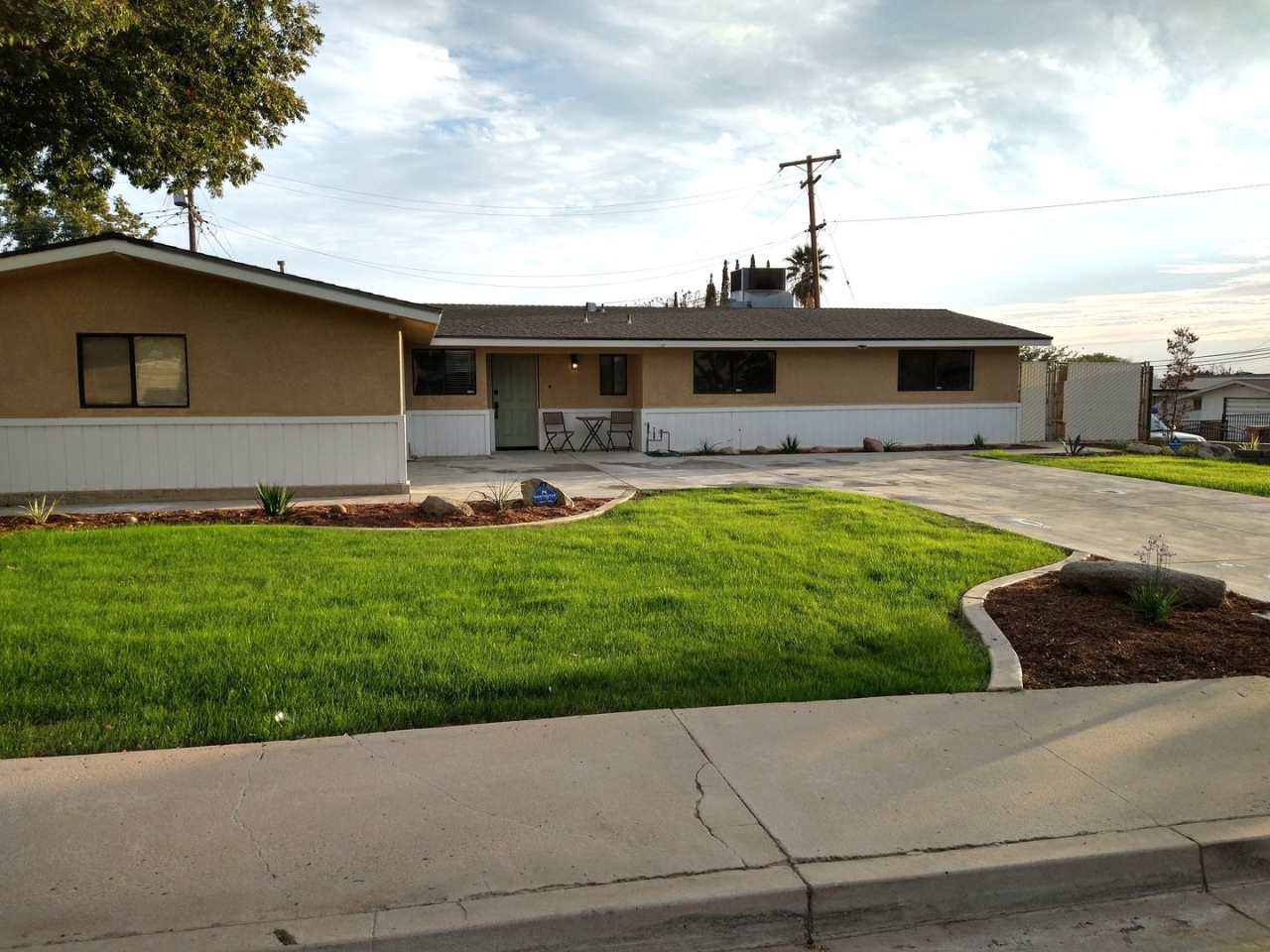 Large family home in Panorama area, near Bakersfield College!
