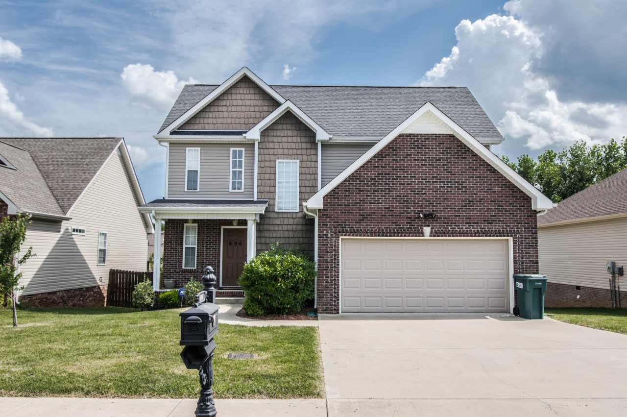 Two Story in Rossview!