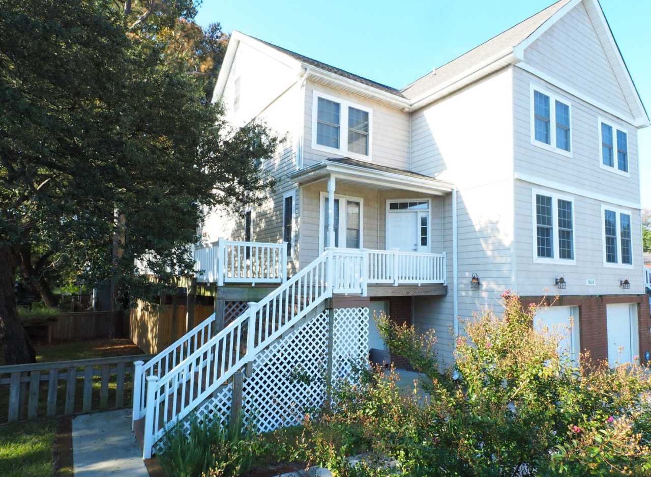 Four Story Twin Condo Near The Beach