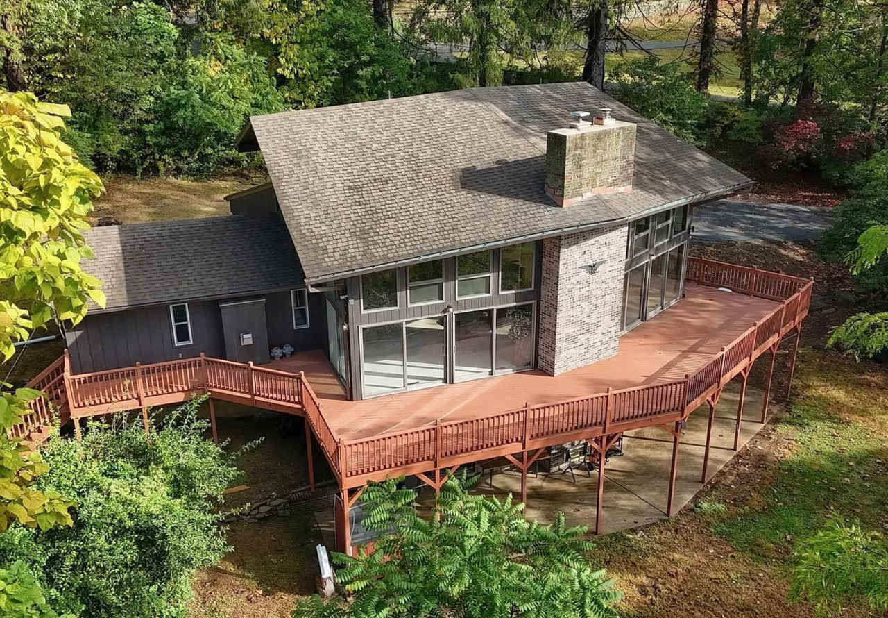 Secluded 3 Bedroom 4 Bath Home