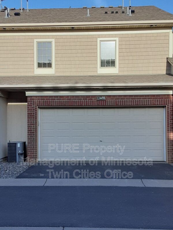 12449 Flanders Ct NE