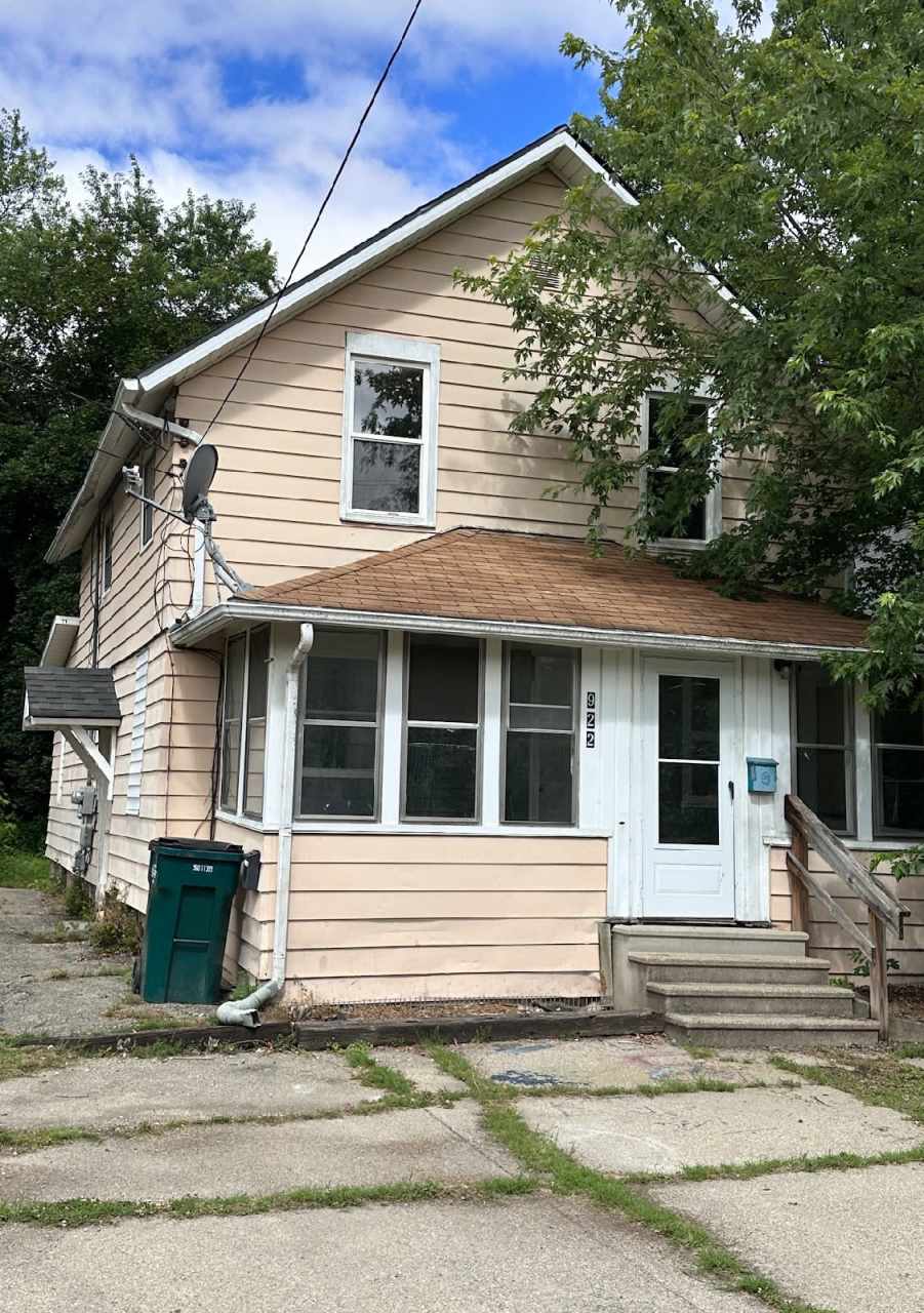 922 Dakin Street - 1