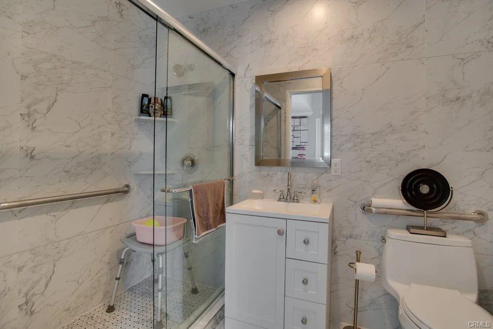 7001 Van Noord Avenue