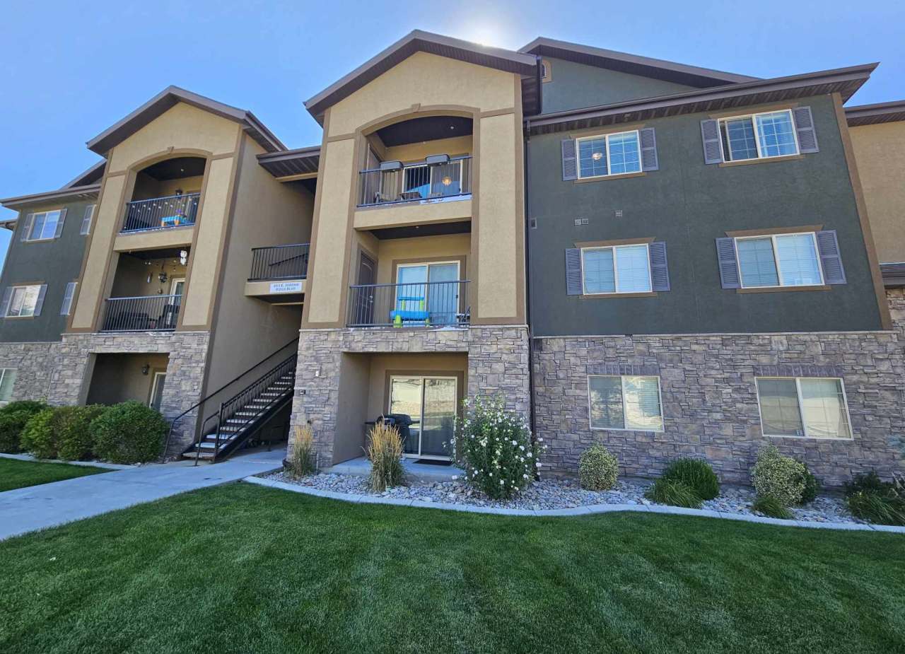 203 E Jordan Ridge Boulevard