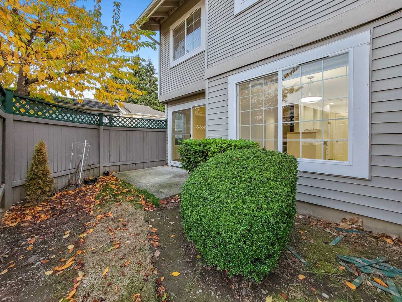Kent East Hill Townhome with Garage  Patio
