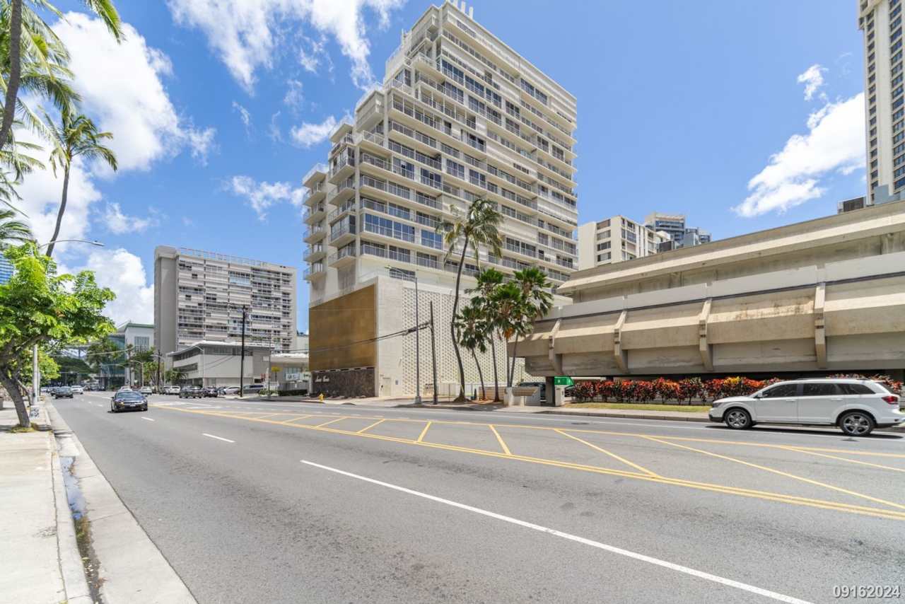 2 BD/1.5 BA Fully Furnished Condo in Sunset Towers ($3,100 for 1 year and $3,800 for 6 month lease.)