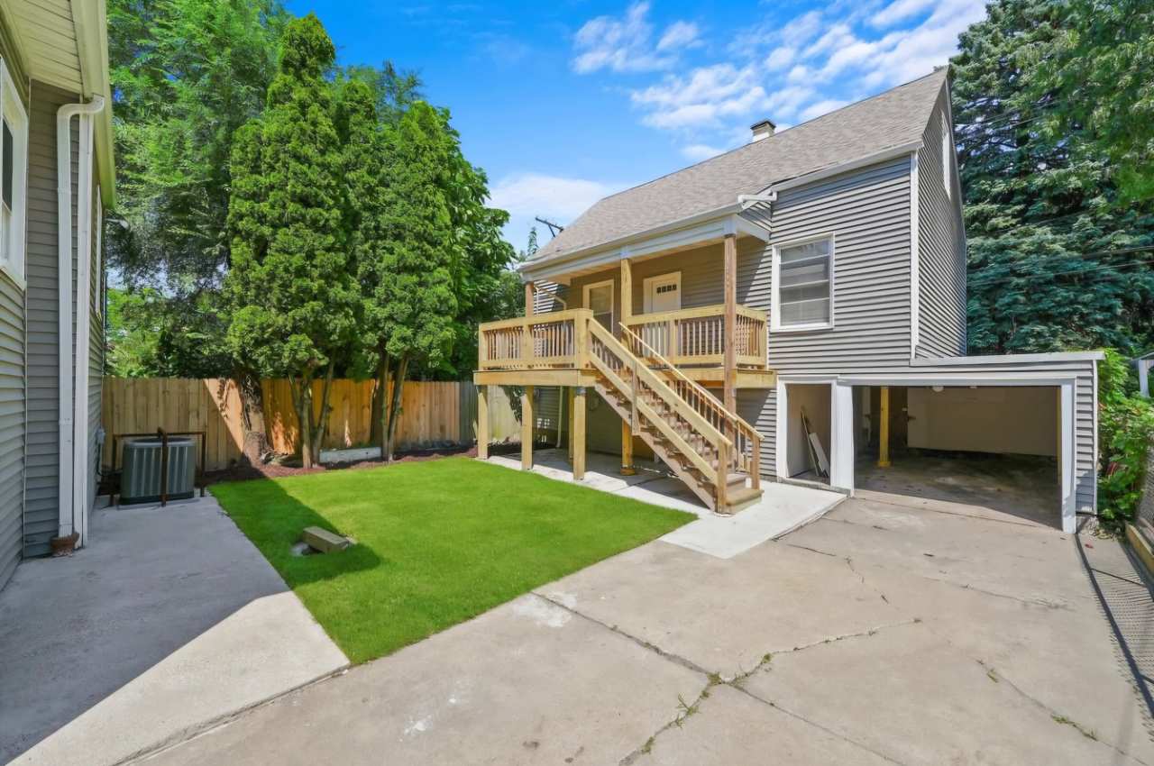 8321 South Saginaw Avenue