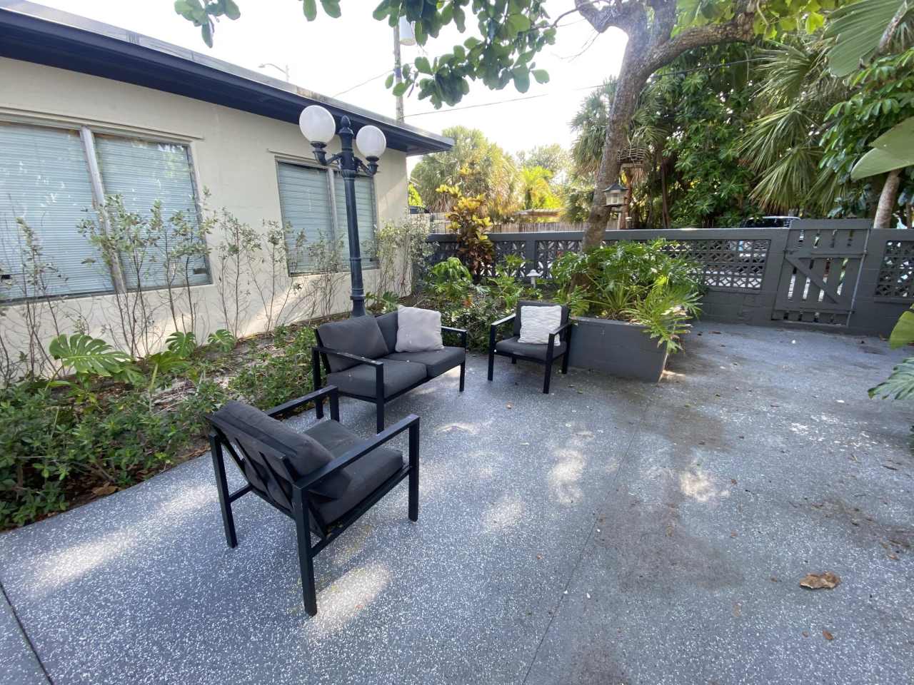 131 S Federal Highway