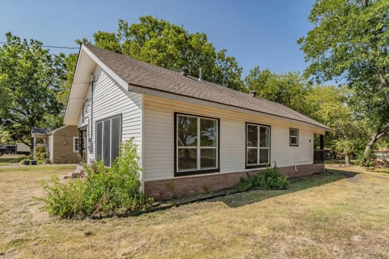 Charming 2BR House in Farmersville