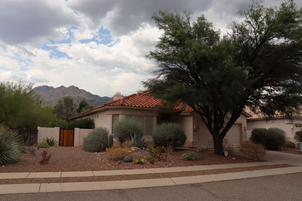 3 Bedroom 2 Bath FOOTHILLS AREA!!!