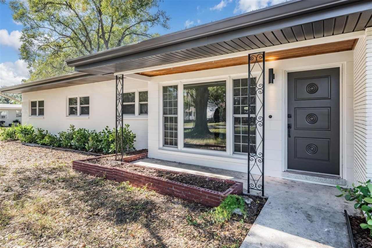 11012 N OREGON AVENUE