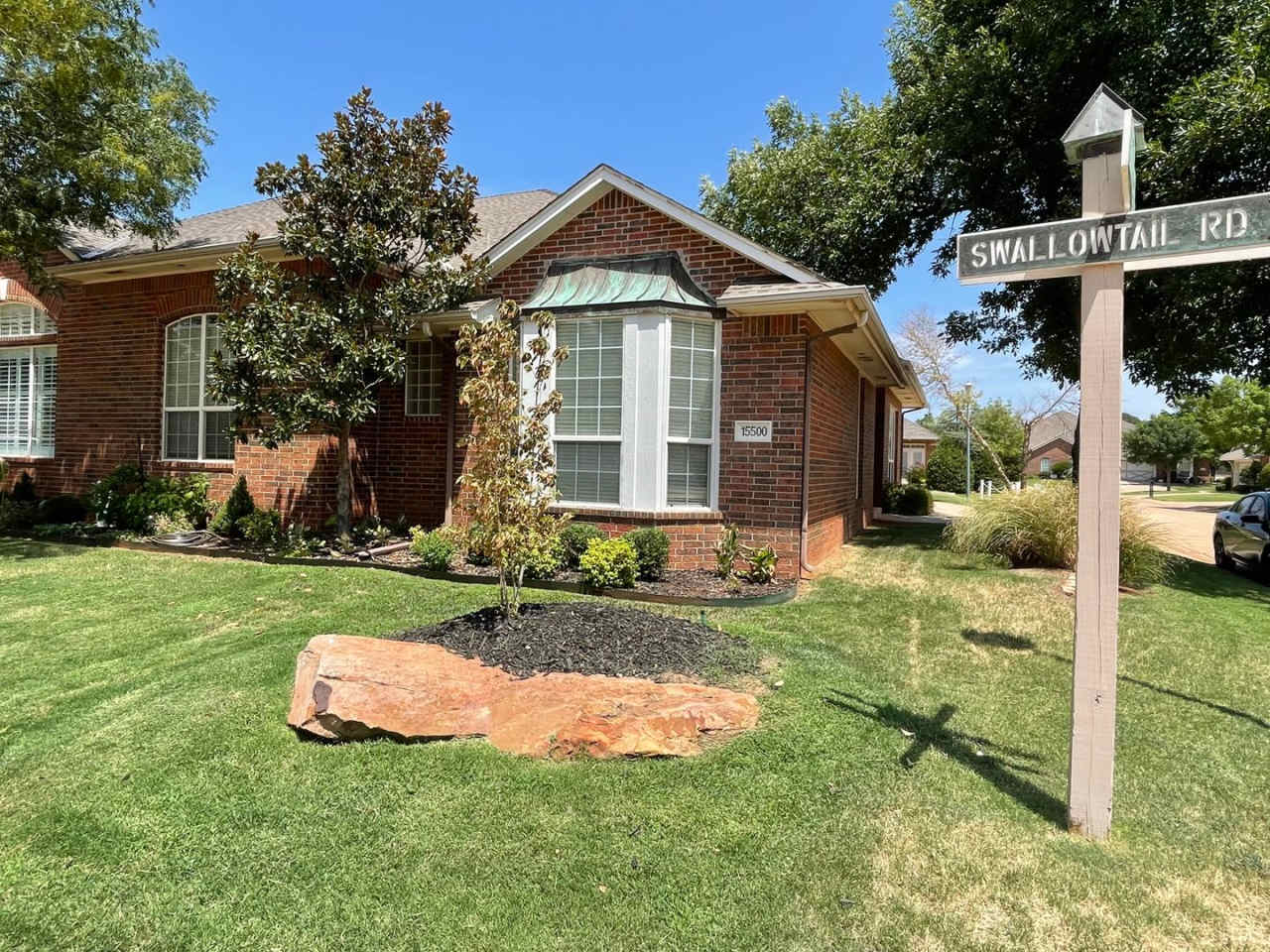 Great 3 Bed 2 Bath Duplex in a Gated Neighborhood!!