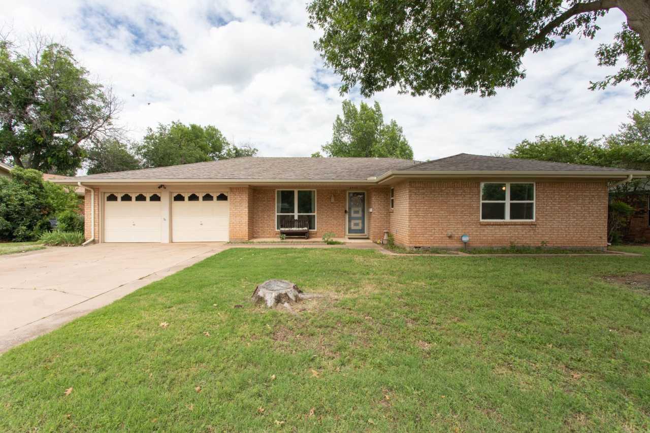 4 Bedroom Home in Fountain Park!