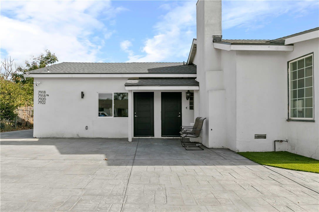 7918 Amestoy Avenue 1/2