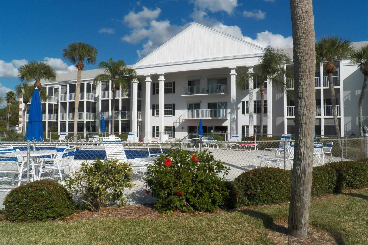 100 The Esplanade #204