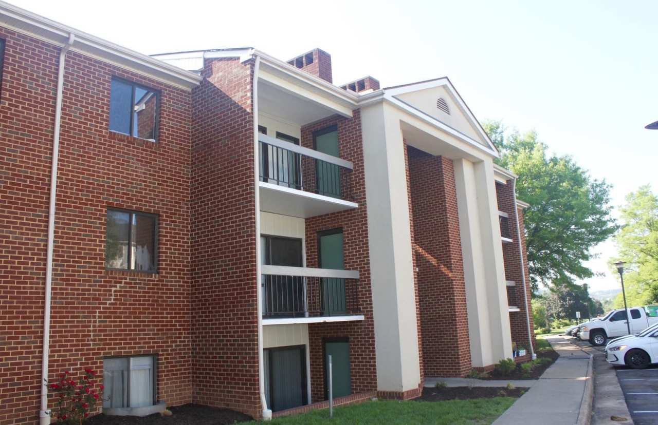 Spacious  Vibrant 3-Bedroom Apartment Near Downtown Harrisonburg
