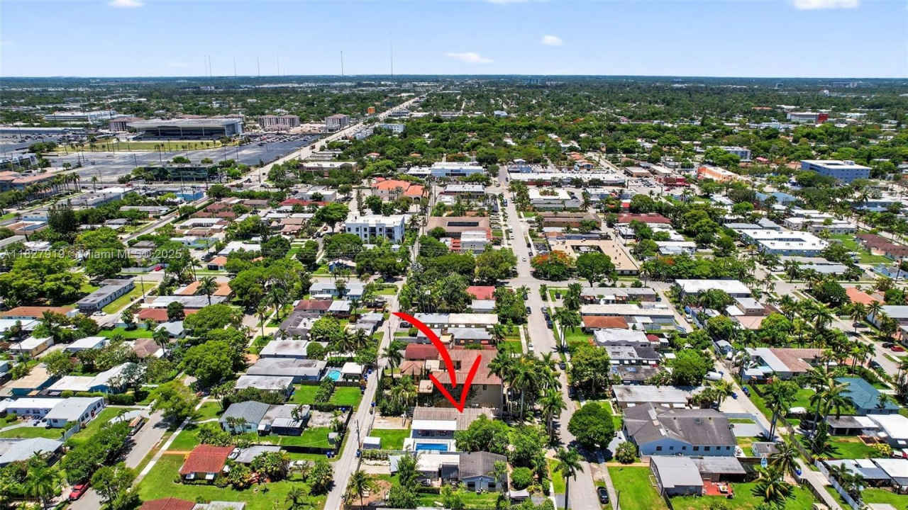 1622 MAYO ST HOLLYWOOD, FL 33020