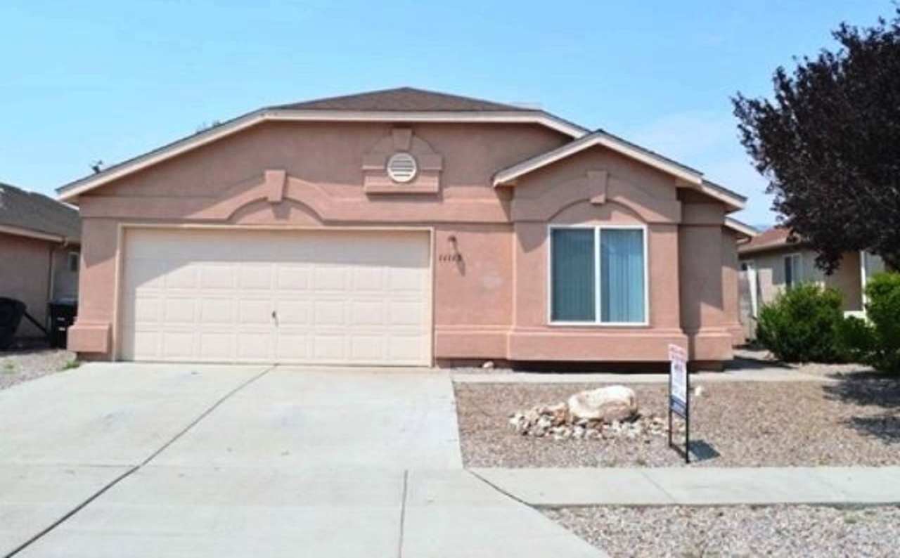 Lovely 3 bedroom home in convenient location.