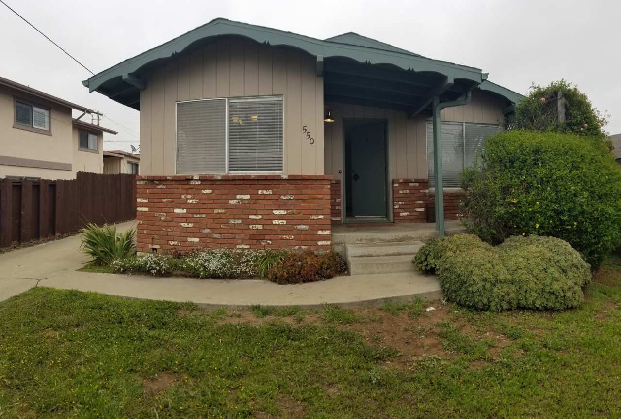 Classic MB Beach home- 2 Bed 1 Bath Home with a view of the water and the rock!