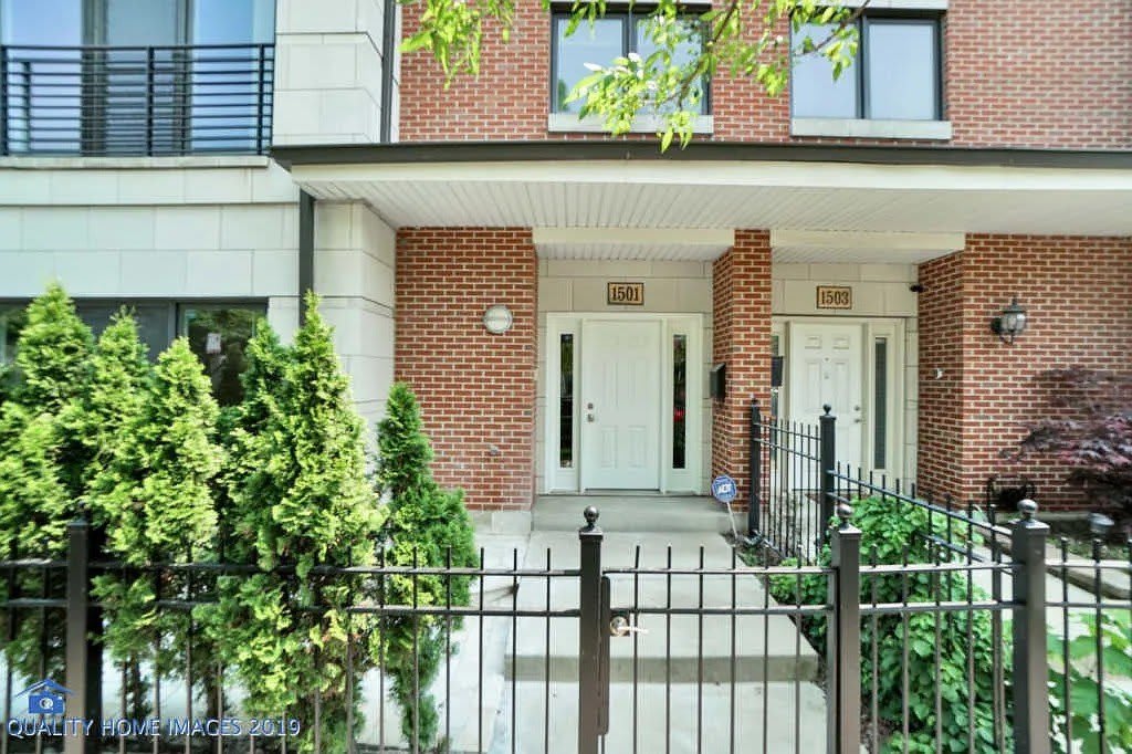 1501 S Prairie Avenue