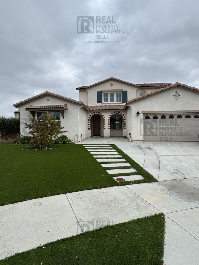 Beautiful 5-Bedroom Home in Menifee with Spacious Living Areas