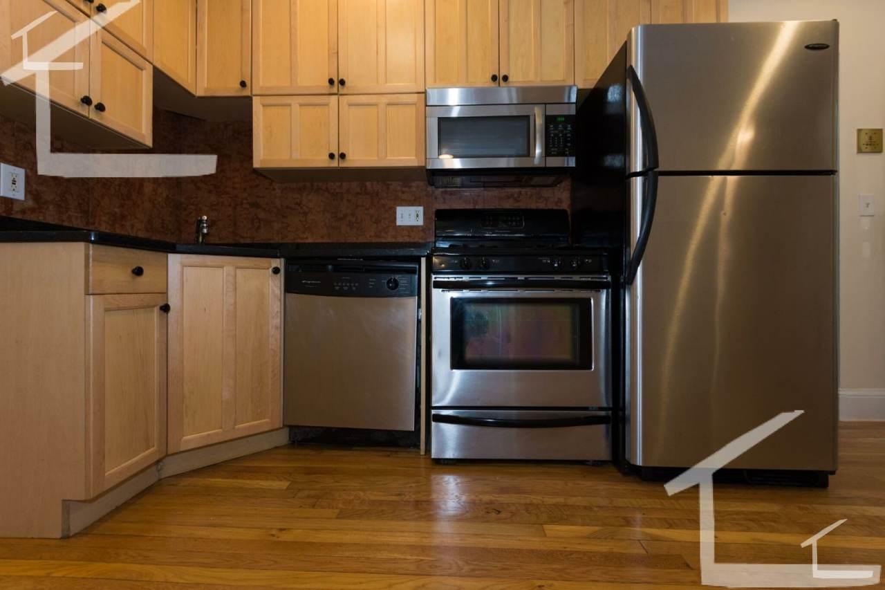 HOT BROOKLINE LISTING!!!!!