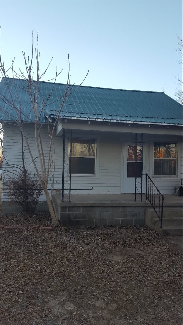 $625 - 2 bed 1 bath - Single Family Home