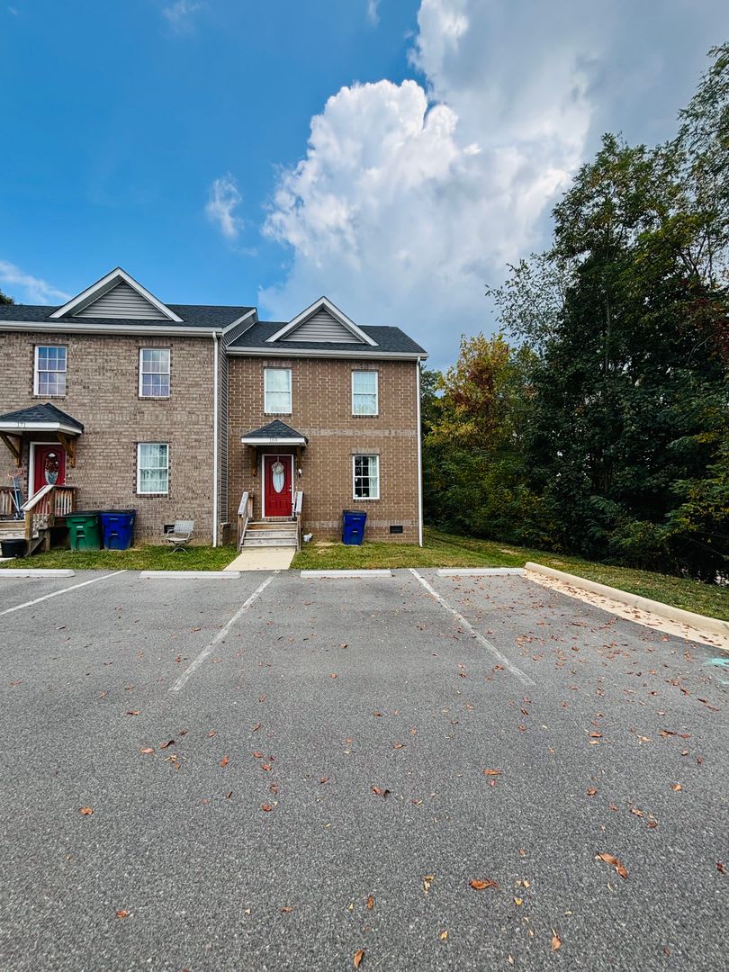 3 Bedroom, 2.5 Townhouse