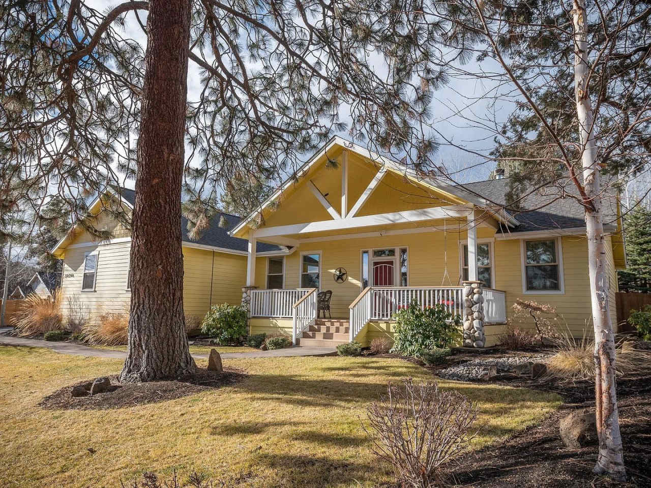 Beautiful Single-Level Home on Half Acre in SE Bend w/ 3 car garage