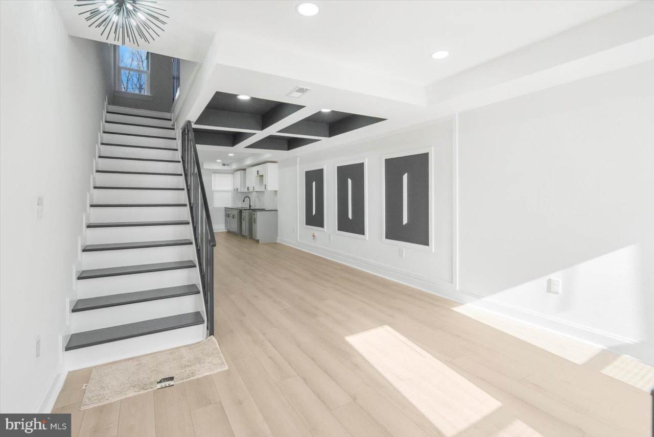 2422 E BIDDLE Street