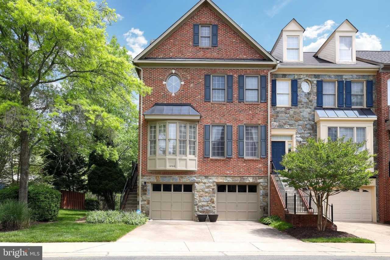 1200 TREASURE OAK CT