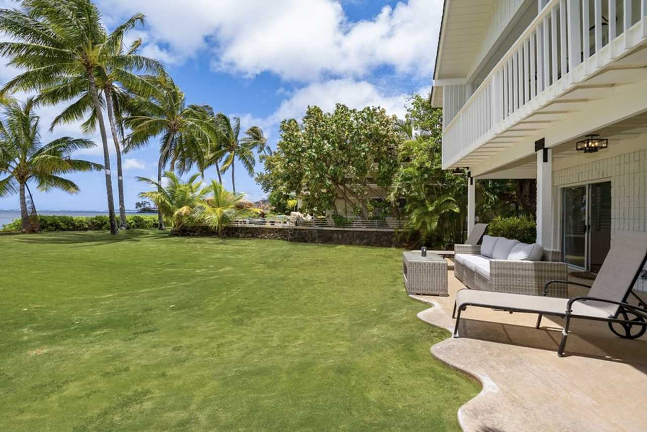 Honolulu Beachfront Retreat: Lux Beachfront Retreat w/ Ocean Views  Private Beach