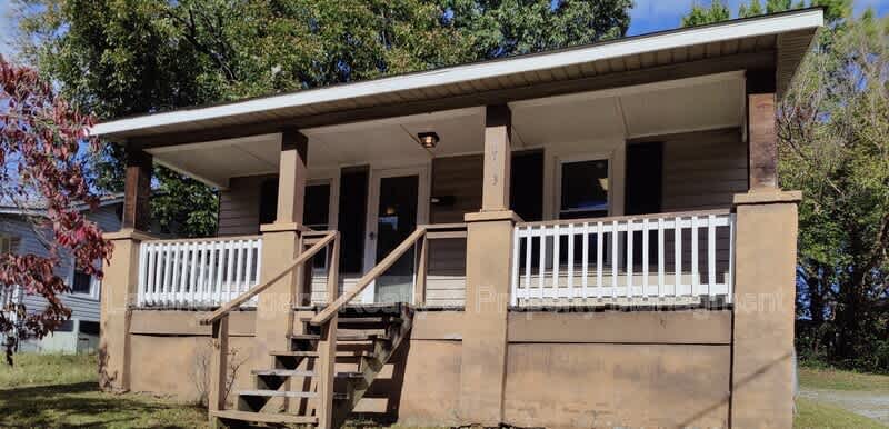 2713 old greensboro road