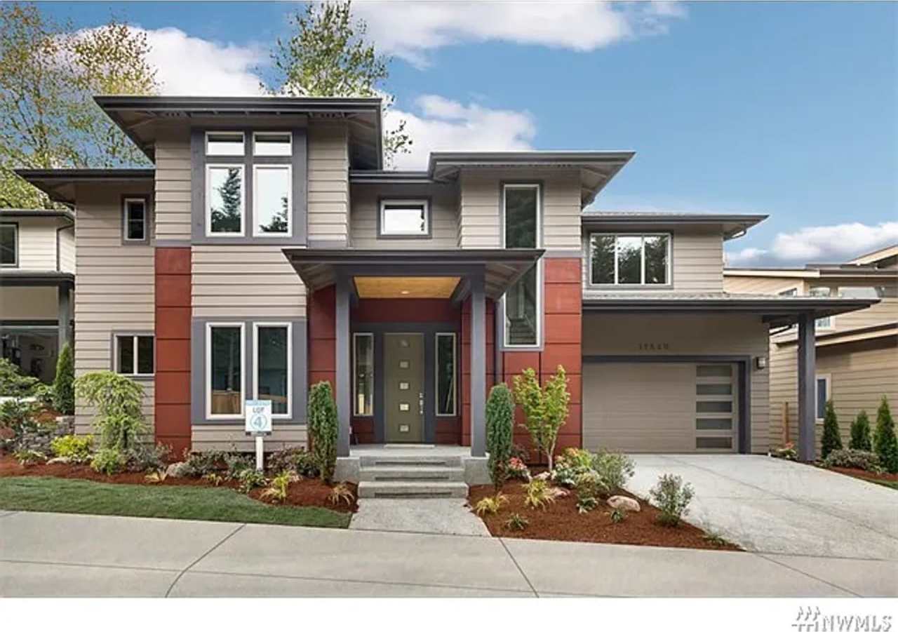 Spacious, Modern Living full of luxurious details!