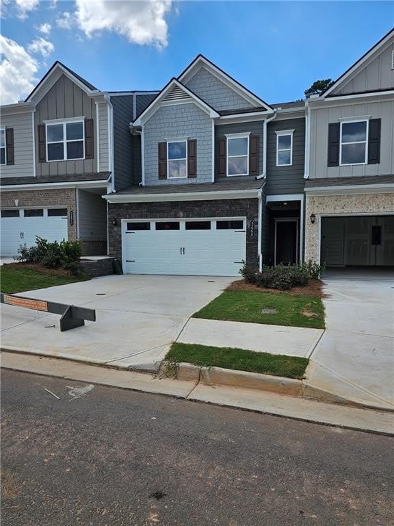 2460 RAVENCLIFF Drive