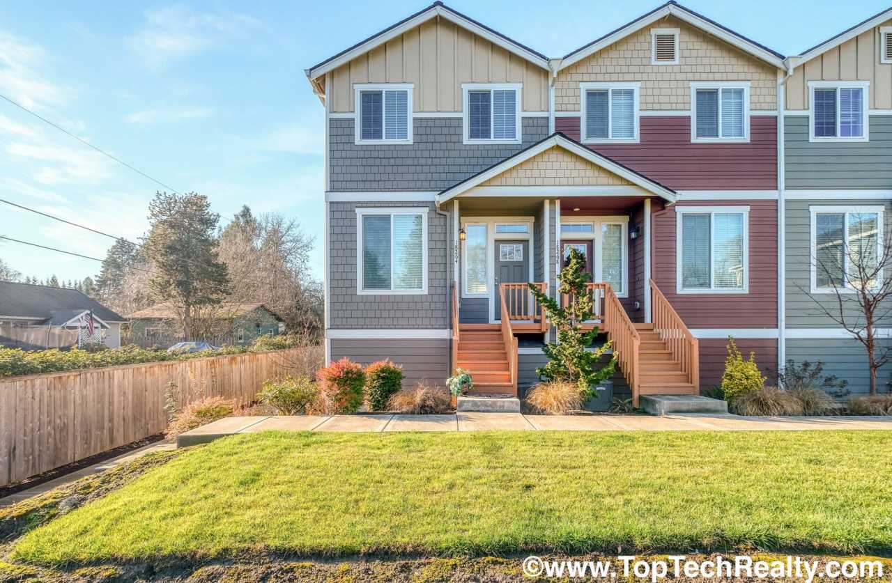 Fabulous Courtyard-Facing Corner Lot Unit | 3 BR | 2.5 BA Townhome | Across the Street from Melilah Park