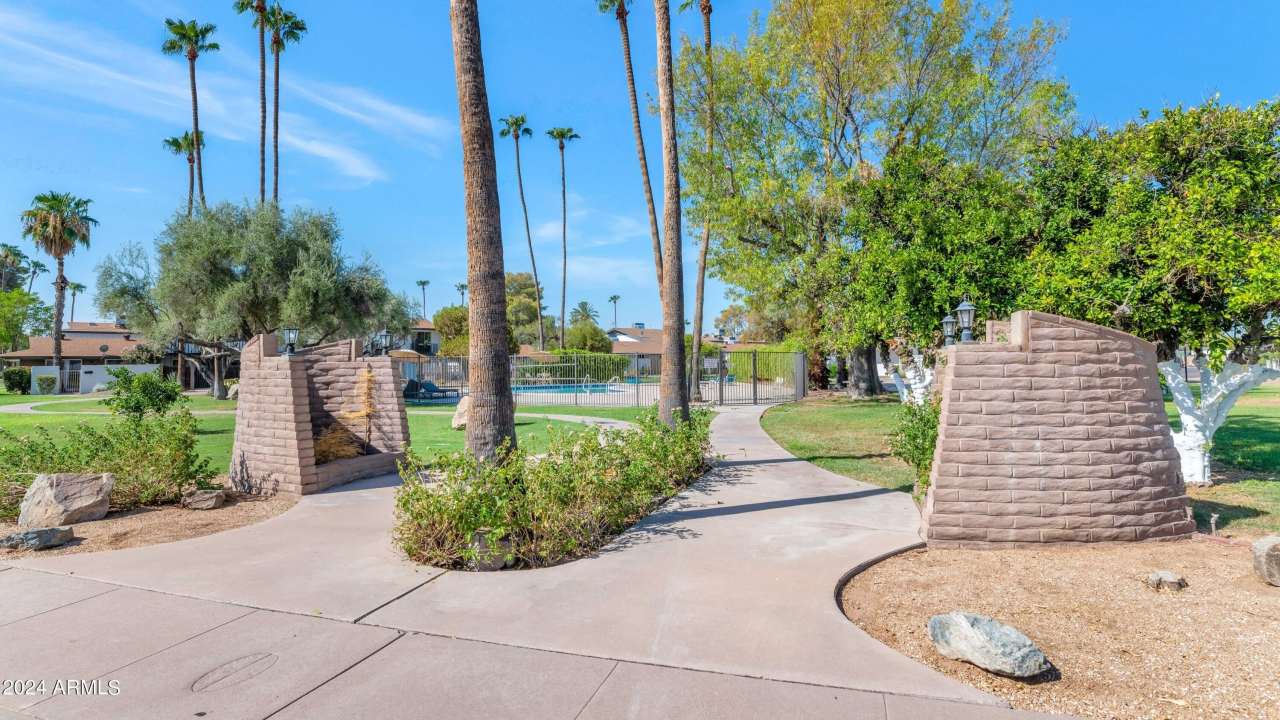 7635 E MINNEZONA Avenue